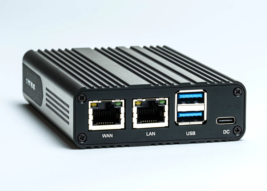 Navori StiX 3800 AI-powered digital signage player device